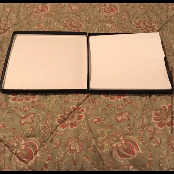 Vineyard Vines Empty Box - Picture 2 of 4